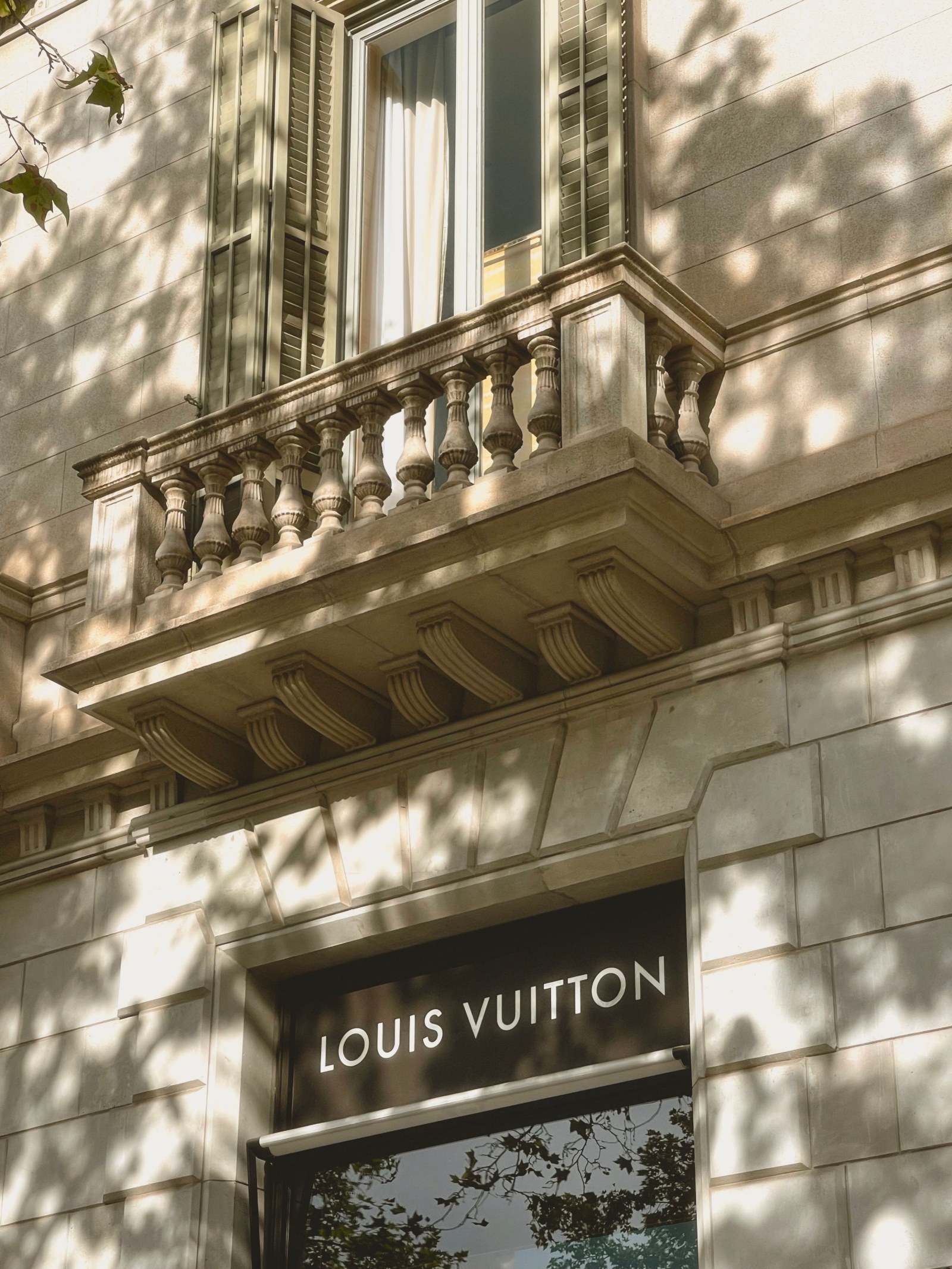 Paris Fashion Week September 2026: The Complete Guide